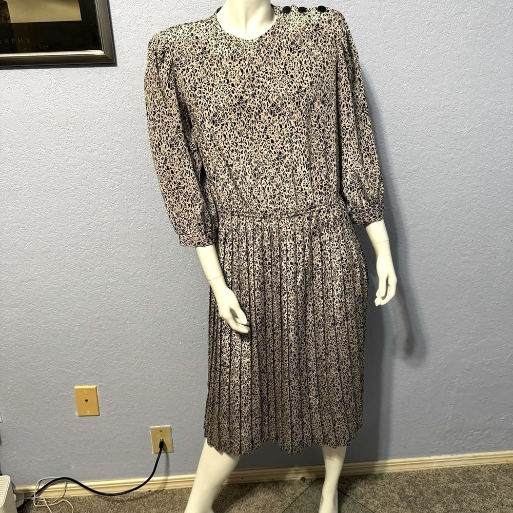 Alexis Petites Shoulder Buttons 3/4 Sleeve Pleated Vintage Sparkle Office Dress